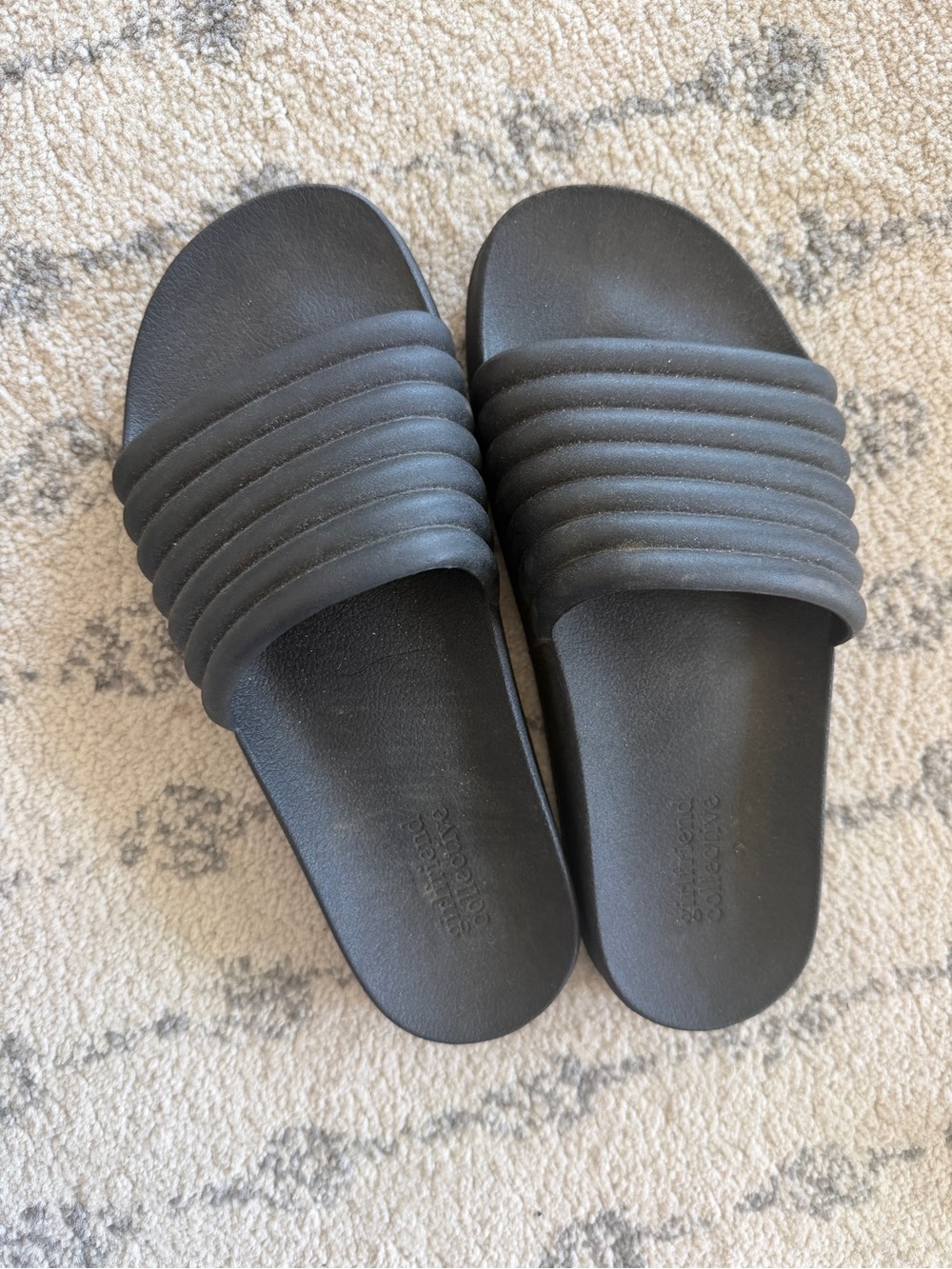 Girlfriend Collective ReSlide slides / slip on sandals - like new